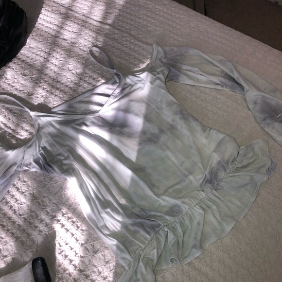 american eagle cold shoulder muted tie dye shirt - Picture 1 of 3